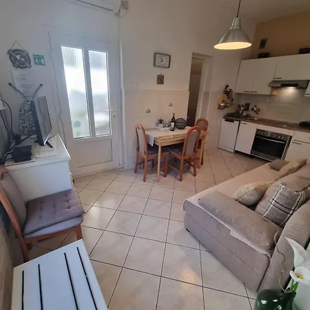 In Toller Lage- 10m Vom Entfernt By Interhome Apartman *