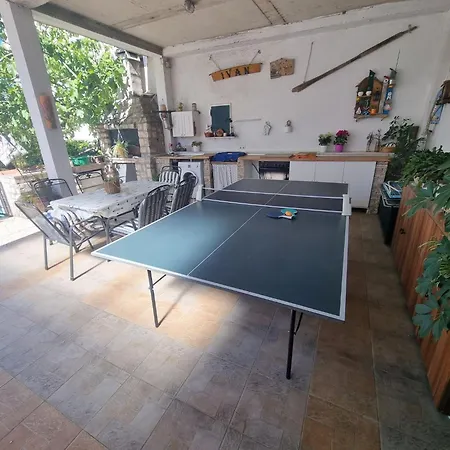 In Toller Lage- 10m Vom Entfernt By Interhome