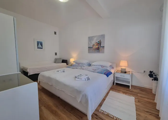 Lejlighed In Toller Lage- 10m Vom Entfernt By Interhome *