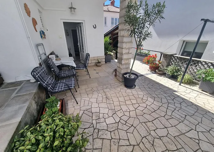 In Toller Lage- 10m Vom Entfernt By Interhome Crikvenica