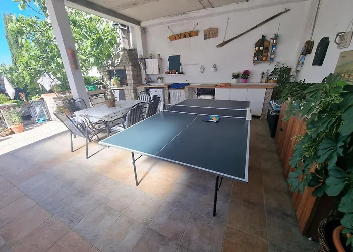 In Toller Lage- 10m Vom Entfernt By Interhome